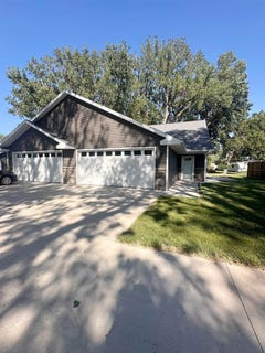 /international/us/94-n-emerald-drive-storm-lake-ia-110108822535/