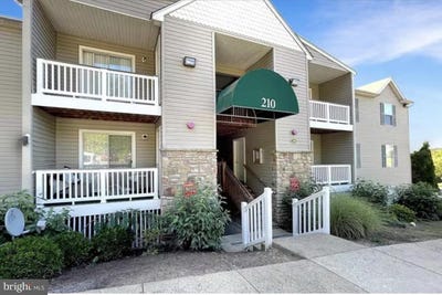 /international/us/210-wild-oak-lane-stafford-va-110101036831/