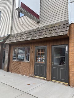 /international/us/172-lake-ave-n-phillips-wi-110108658236/