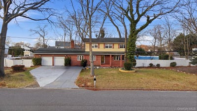 /international/us/11-val-court-holbrook-ny-110103974402/