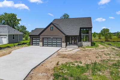 /international/us/w251n2385-valleyview-cir-pewaukee-wi-110106803730/