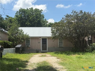 /international/us/302-burleson-street-kyle-tx-110108583413/
