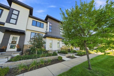 /international/us/16060-eagleview-drive-lakeville-mn-110119925159/