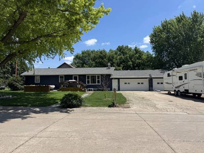 /international/us/244-n-14th-ave-broken-bow-ne-110100687686/