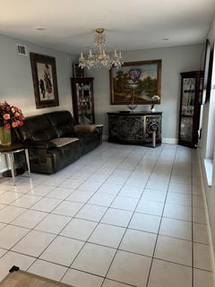 /international/us/20-laredo-place-davie-fl-110095750801/