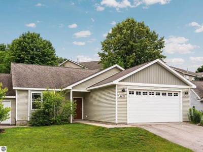 /international/us/4632-se-black-bear-drive-traverse-city-mi-110101071035/