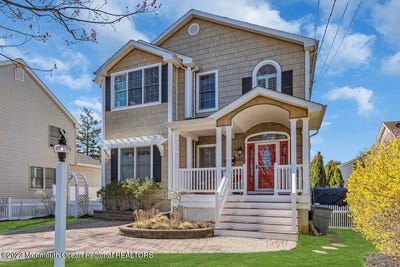 /international/us/323-e-main-street-manasquan-nj-110105259225/