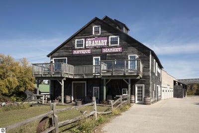 /international/us/7300-crystal-avenue-beulah-mi-110100214111/