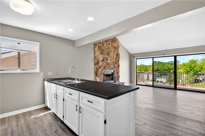 /international/us/123-barba-le-lane-lake-ozark-mo-110107480633/
