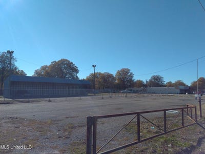 /international/us/e-82-highway-indianola-ms-110104240337/
