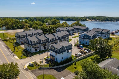 /international/us/24-little-bay-drive-dover-nh-110106331667/