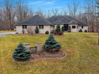 /international/us/425-hill-haven-court-little-suamico-wi-110103987196/
