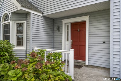/international/us/378-meridian-st-extension-groton-ct-110120459720/