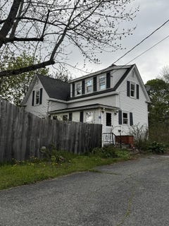 /international/us/45-pine-street-bucksport-me-110108449042/