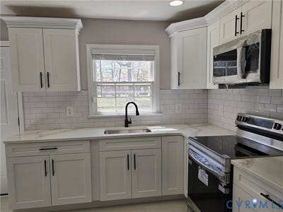 /international/us/419-airycrest-drive-highland-springs-va-110107193771/