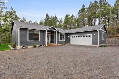 /international/us/385-pacific-dunes-dr-northbend-or-110108118995/