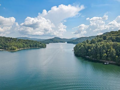 /international/us/greycliff-mountain-cullowhee-nc-110110304997/