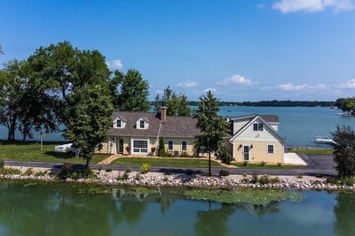 /international/us/1228-w-wisconsin-ave-oconomowoc-wi-110101234575/