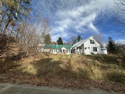 /international/us/1250-river-road-madrid-twp-me-110103203379/