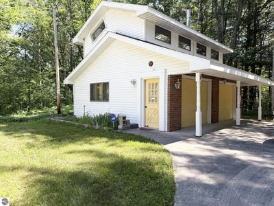 /international/us/20600-rhodes-road-interlochen-mi-110100800591/?lang=zh-tw