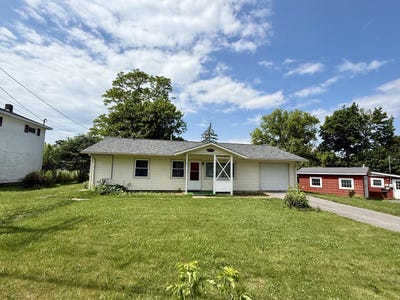 /international/us/7-mohawk-road-plattsburgh-ny-110100514046/