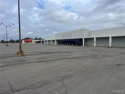 /international/us/3-5-7-9-charleston-plaza-charleston-mo-110102925515/