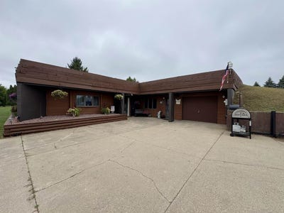 /international/us/w8203-hudson-road-browntown-wi-110110079575/