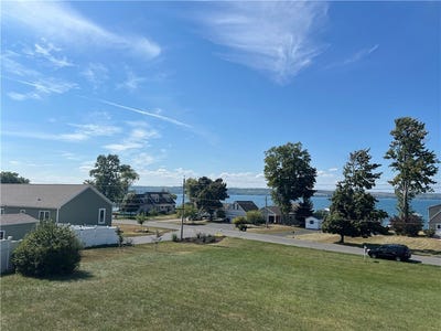 /international/us/5791-e-lake-road-romulus-ny-110101401072/