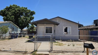 /international/us/220-222-a-st-brawley-ca-110108239095/