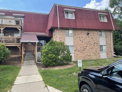 /international/us/1875-tall-oaks-drive-aurora-il-110107545413/