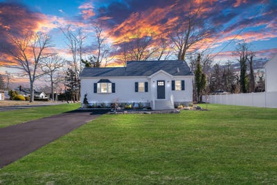 /international/us/6-wyandotte-lane-east-islip-ny-110097919117/