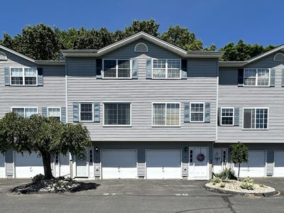 /international/us/27-waters-edge-ludlow-ma-110108693860/