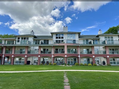 /international/us/1605-chalstrom-beach-road-303-okoboji-ia-110099693439/