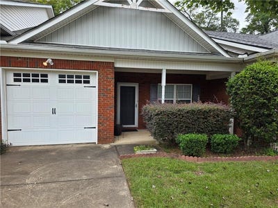/international/us/6880-tara-oaks-drive-riverdale-ga-110110422126/