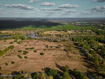 /international/us/spruce-street-poplarville-ms-110103544367/