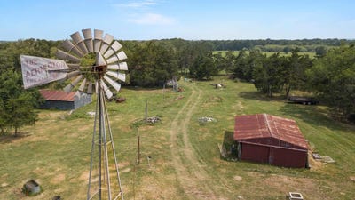 /international/us/145-stolle-ln-flatonia-tx-110091078360/