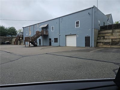 /international/us/28-nooseneck-hill-road-west-greenwich-ri-110099373449/?lang=en