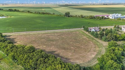 /international/us/11-moss-drive-farmer-city-il-110106955547/