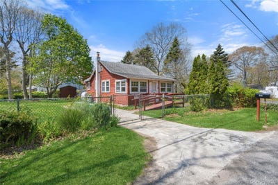/international/us/184-magnolia-drive-mastic-beach-ny-110107939412/