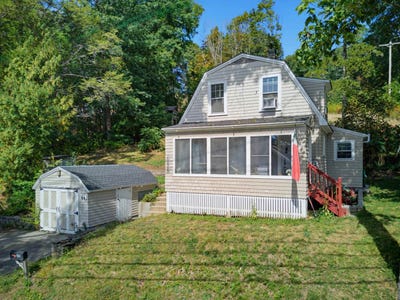 /international/us/66-oak-street-dover-nh-110110321643/