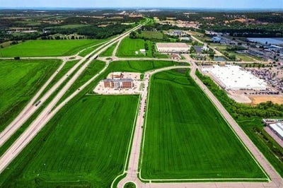/international/us/12-52ac-gateway-drive-baraboo-wi-110085222516/