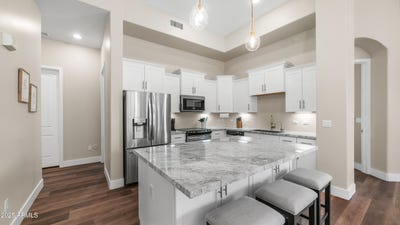 /international/us/15550-s-5th-avenue-phoenix-az-110099136639/