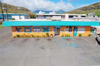 /international/us/86-90-farrington-highway-waianae-hi-110108478379/
