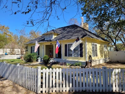 /international/us/502-s-bell-hamilton-tx-110103696857/