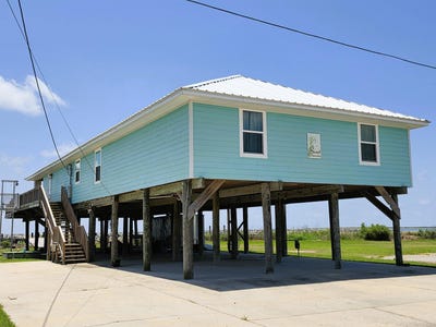 /international/us/231-w-central-ave-grand-isle-la-110109158720/