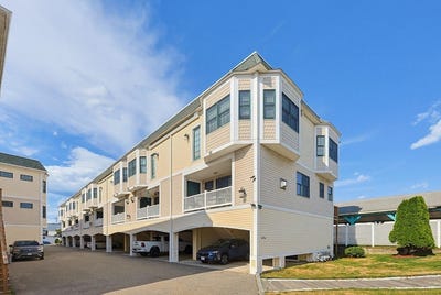 /international/us/11-railroad-ave-salisbury-ma-110109031978/