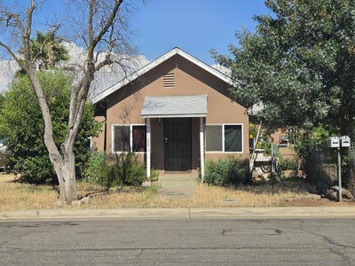 /international/us/1124-s-1st-avenue-dinuba-ca-110108750842/