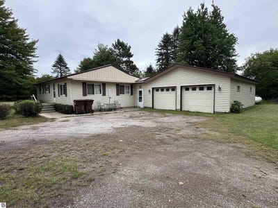 /international/us/491-brown-road-standish-mi-110110270940/