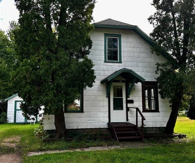 /international/us/809-9th-street-waupaca-wi-110110275355/