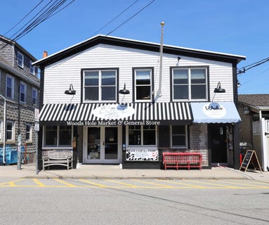 /international/us/87-water-street-woods-hole-ma-110107504995/